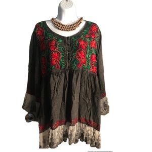 NWT.  Sacred Threads Blouse S/M.  CL/GR02